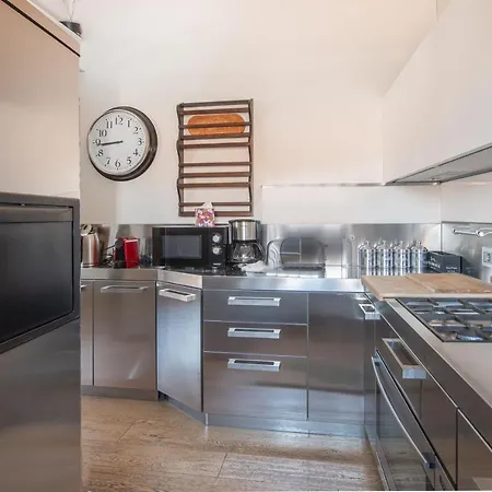 Stunning Floor Flat In The Heart Of ורונה