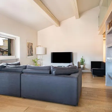Apartment Stunning Floor Flat In The Heart Of - With Car Park *