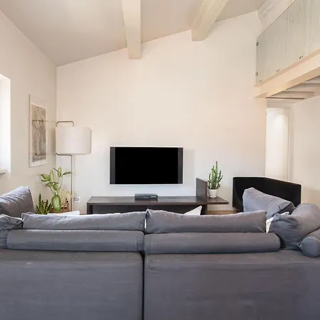 Stunning Floor Flat In The Heart Of - With Car Park Verona
