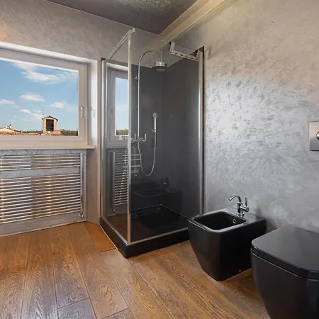 Stunning Floor Flat In The Heart Of - With Car Park * Verona