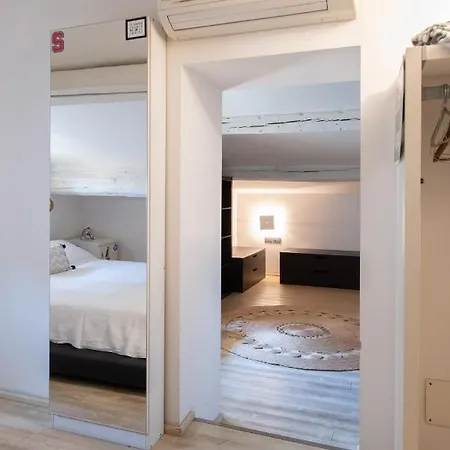 Stunning Floor Flat In The Heart Of - With Car Park Verona