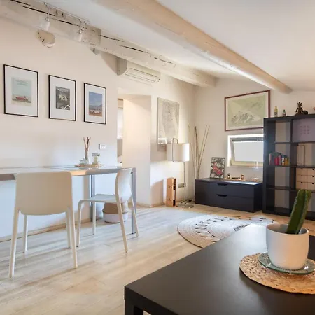 Stunning Floor Flat In The Heart Of - With Car Park