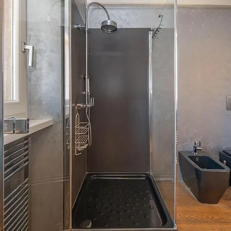 Stunning Floor Flat In The Heart Of - With Car Park *
